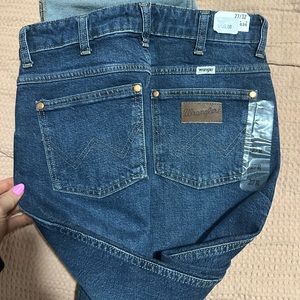 super cute wrangler straights, new with tags!